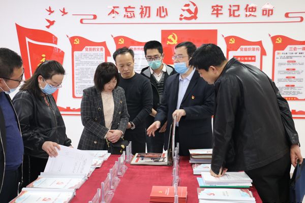 泾川县循环经济产业园区管委会副主任袁红燕一行来我公司考察调研(图3) 泾川县循环经济产业园区管委会副主任袁红燕一行来我公司考察调研(图3)