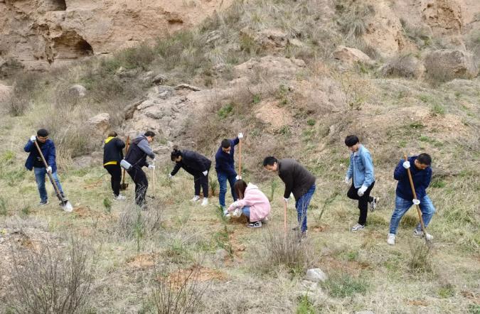 泓源公司开展义务植树活动(图5) 泓源公司开展义务植树活动(图5)