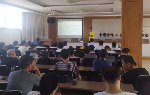 泓源出租车公司召开7月份安全例会并开展“炎炎夏日送清凉”活动(图2) 泓源出租车公司召开7月份安全例会并开展“炎炎夏日送清凉”活动(图2)