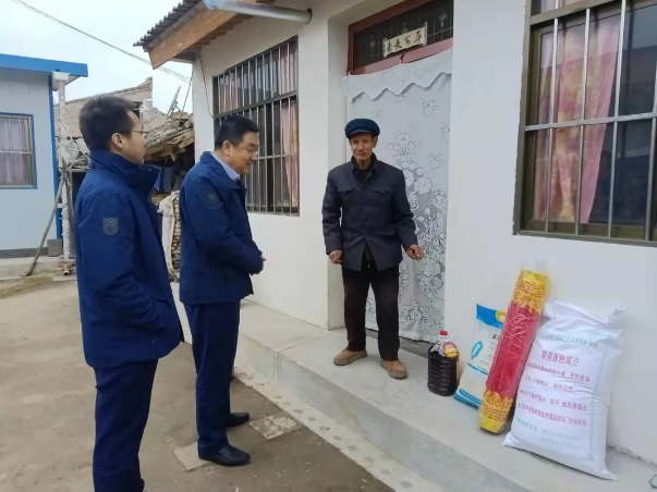 安博站官网登录入口深入帮扶村开展春节慰问(图2)