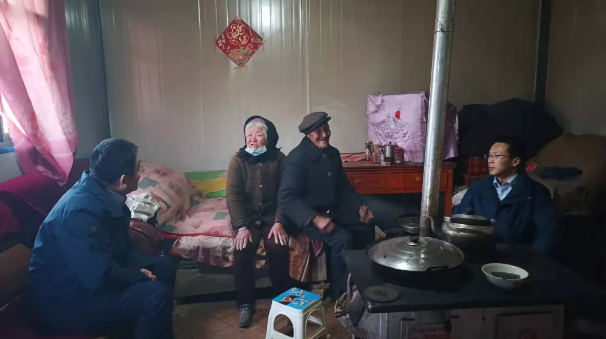 安博站官网登录入口深入帮扶村开展春节慰问(图3)