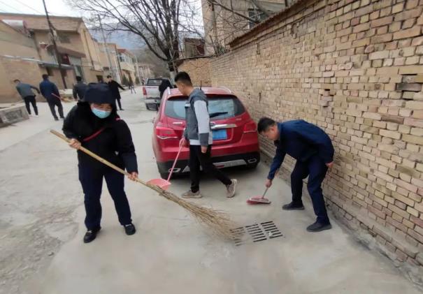 安博站官网登录入口团委开展“学雷锋义务清扫活动”(图2)