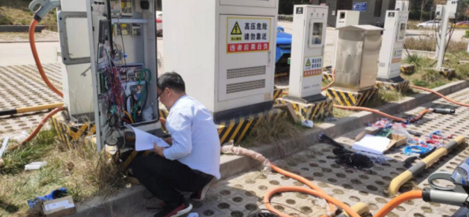 安博站官网登录入口平煤机公司开展充电桩检修(图2)