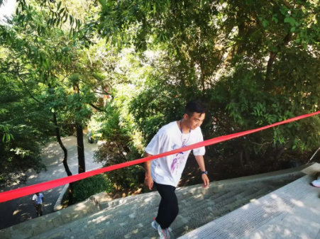 助力文旅市场 展示产投风采——安博站官网登录入口组织开展员工登山比赛活动(图8)