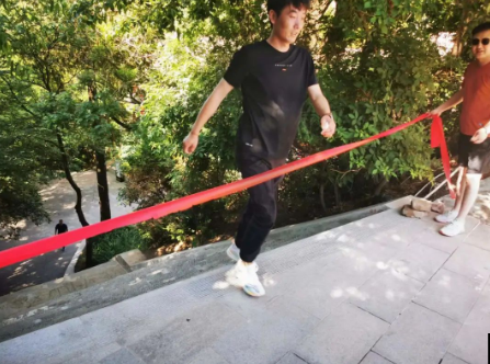 助力文旅市场 展示产投风采——安博站官网登录入口组织开展员工登山比赛活动(图9)