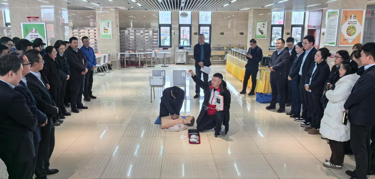 寒冬送温暖 真情暖人心——市红十字会机关党支部与安博站官网登录入口公司党委联合开展主题党日活动(图3)